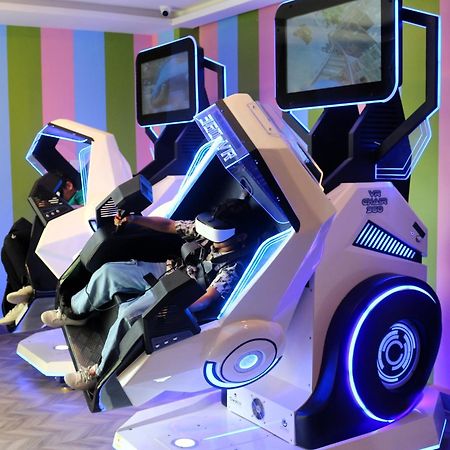 Lagoona Beach Luxury Resort And Spa Manáma Exteriér fotografie A racing simulator