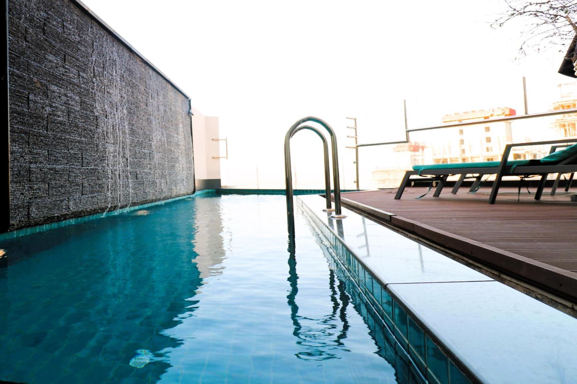 Lagoona Beach Luxury Resort And Spa Manáma Exteriér fotografie The rooftop pool at the hotel