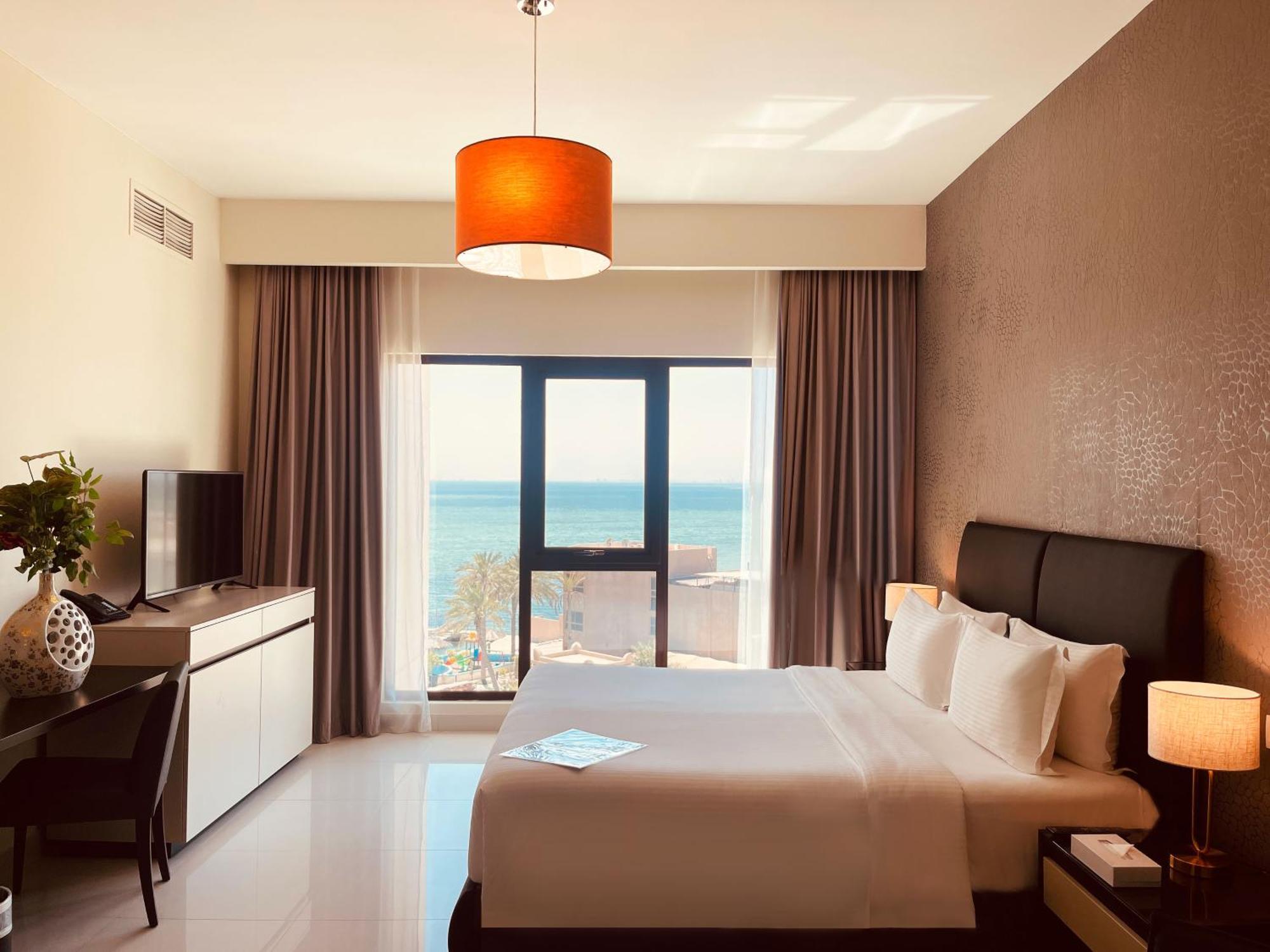 Lagoona Beach Luxury Resort And Spa Manáma Exteriér fotografie A bedroom at the hotel